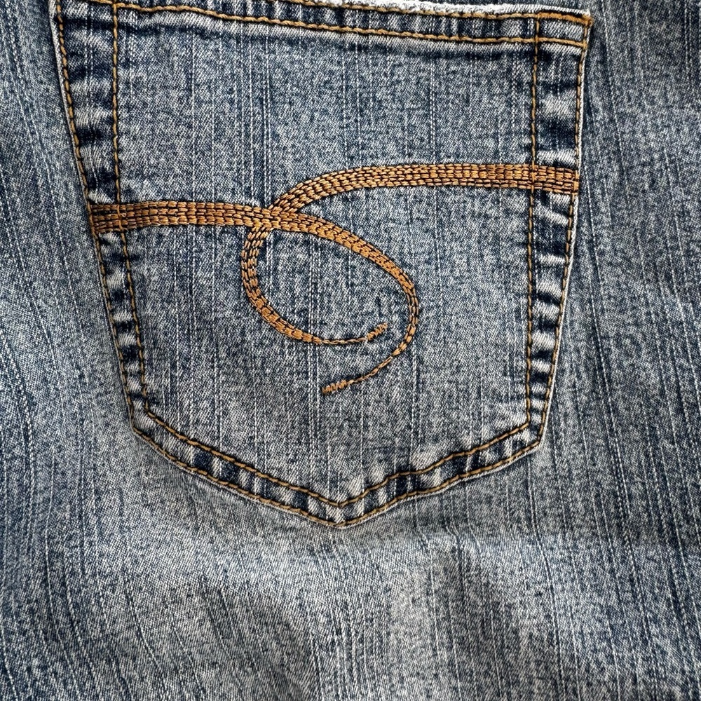 Lazer Jeans Women's Blue Jean Shorts - Picture 3 of 6